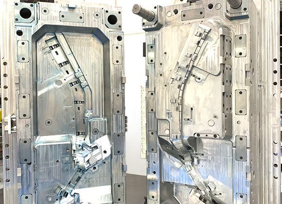 R622-527--plastic-injection-mold-2