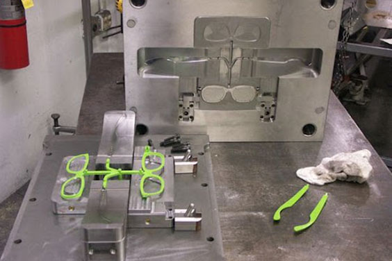 plastic injection molding process