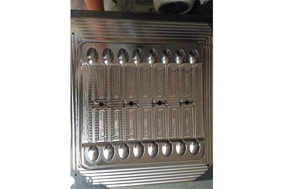 Plastic spoon injection mold