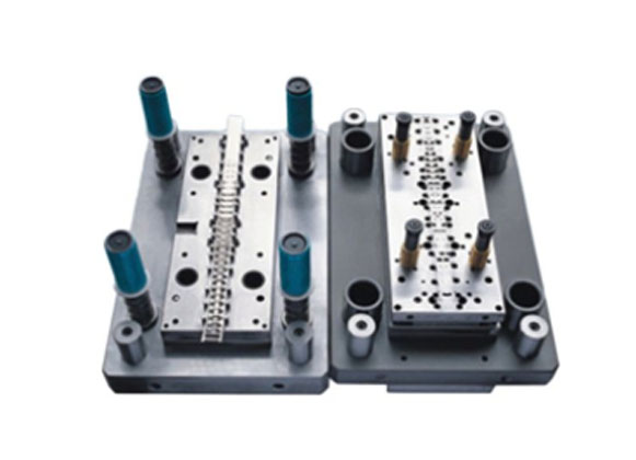 Progressive tooling mold